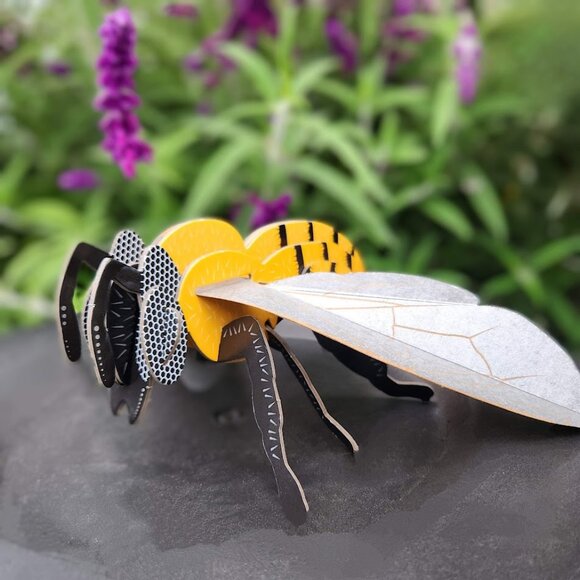 HONEY BEE MODEL Flapping Wing Eco Friendly Cardboard Honeybee Bee Figure - Picture 4 of 11